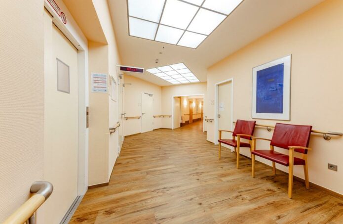 Großzügig gestaltete Klinik 
